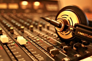 dj-equipment-mixing2